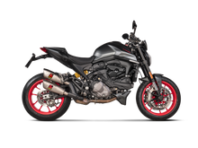 Carica l'immagine nel visualizzatore di Gallery, Akrapovic Silenziatore Ducati MONSTER 2021–2024 — S-D9SO17-HCQT