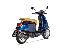 Carica l'immagine nel visualizzatore di Gallery, Akrapovic Silenziatore Piaggio Vespa 125/150ie 3V modello con motore iGet 2021–2022 — S-VE125SO3-HZBL