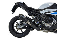 Carica l'immagine nel visualizzatore di Gallery, Termignoni BW26094SO09 — scarico montato sulla moto, vista 2
