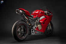 Carica l'immagine nel visualizzatore di Gallery, Termignoni D18209401ITX — scarico montato sulla moto, vista 2