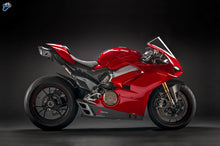 Carica l'immagine nel visualizzatore di Gallery, Termignoni D18209401ITX — scarico montato sulla moto, vista 1