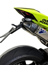 Carica l'immagine nel visualizzatore di Gallery, Termignoni D23109490N — componente montato sulla moto, vista 2