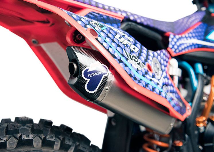 Termignoni KT17102TNT — scarico montato sulla moto, vista 1