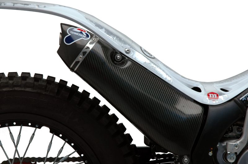 Termignoni M00709440TCC — scarico montato sulla moto, vista 1
