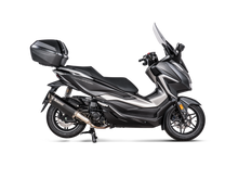 Carica l'immagine nel visualizzatore di Gallery, Akrapovic Silenziatore Honda ADV 350 2022–2024 — S-H3SO8-HRSSBL