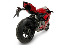 Carica l'immagine nel visualizzatore di Gallery, Termignoni D22109440INC — scarico montato sulla moto, vista 2