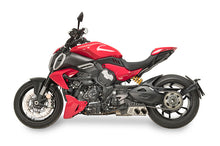 Carica l'immagine nel visualizzatore di Gallery, Termignoni D22209440ITI — scarico montato sulla moto, vista 2