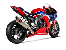 Carica l'immagine nel visualizzatore di Gallery, Akrapovic Silenziatore Honda CBR 1000RR-R Fireblade SP 2020–2023 — S-H10SO25-APLT/TD