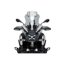 Carica l'immagine nel visualizzatore di Gallery, PUIG CUPOLINO TOURING PLUS-VISIERA CON RADAR BMW R1300 GS TRIPLE BLACK 23-25 FUME CHIARO