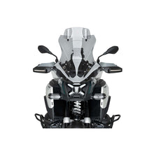 Carica l'immagine nel visualizzatore di Gallery, PUIG CUPOLINO TOURING PLUS-VISIERA SENZA RADAR BMW R1300 GS TROPHY 23-25 FUME CHIARO