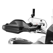 Carica l'immagine nel visualizzatore di Gallery, PUIG DEFLETTORE SEMIMANUBRIO PER BMW R1200GS 17-18 TRASPARENTE