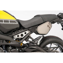 Carica l'immagine nel visualizzatore di Gallery, PUIG PANNELLI LATERALI RETRO YAMAHA XSR900 16-19 CARBON LOOK