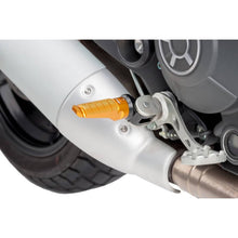 Carica l'immagine nel visualizzatore di Gallery, PUIG POGGIAPIEDI PER YAMAHA YZF-R6 17-20 (ATTENZIONE: IL POGGIAPIEDI NON INCLUDE L'ADATTATORE)