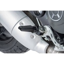 Carica l'immagine nel visualizzatore di Gallery, PUIG POGGIAPIEDI YAMAHA T-MAX 530 DX/SX 17-19 (ATTENZIONE: IL POGGIAPIEDI NON INCLUDE L'ADATTATORE)