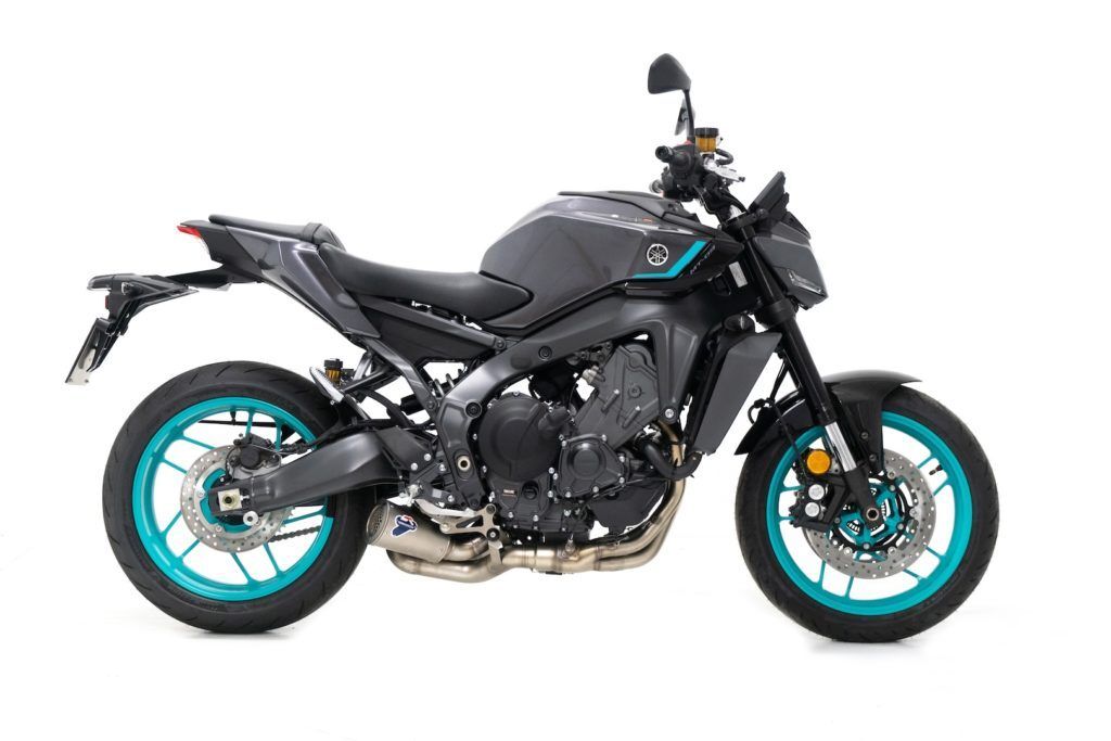 Termignoni Y133094SO03 — scarico montato sulla moto, vista 1